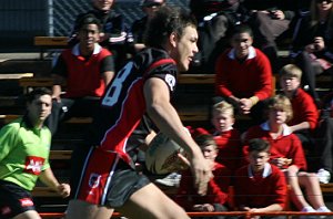 Joel Tubbs runs the ball - Arrive alive Cup - Endeavour Vs Farrer (Photo : ourfooty media)