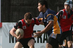 Matthew Bateman tries to palm the big fella - Westfields Vs Endeavour '08 Buckley Shield (photos : ourfooty media)