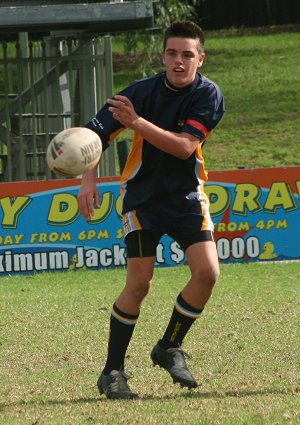 Nathan Rumsby with a good pass - Westfields Vs Endeavour '08 Buckley Shield (photos : ourfooty media)