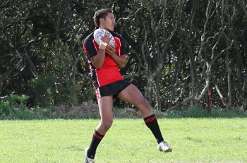Kyle Stanley safely marks the footy in defence