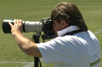 OurFootyTeam's steve monty on the job (Photo : NRL.COM) 