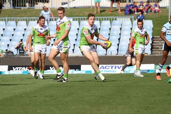 Andrew Heffernan runs the footy up Shark Park (Photo : Steve Montgomery / OurFootyTeam.com) 