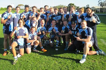 TERRIGAL High School celebrate winning the 2015 gio Schoolboy Trophy (Photo : steve montgomery / OurFootyTeam.com) 