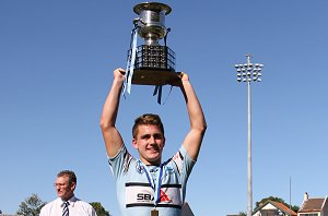 A Super Stoked Sharks Skipper Lachy Smith proudly holds up the 2015 Harold Matthews Cup (Photo : Steve Montgomery / OurFootyTeam.com) 