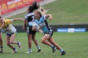 Sharks Amy-Lee Curmi runs the footy during the Tarsha Gale Cup Semi Final (Photo : Steve Montgomery)