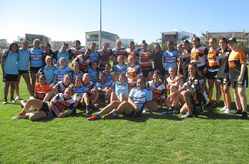 Cronulla - Sutherland Sharks U18 Tarsha Gale Cup u18 Girls Rugby League Rnd 8 v WestsTigers TeamPhoto (Photo : steve montgomery / OurFootyTeam.com)