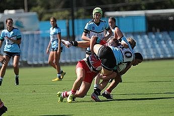Aimee - Jane Strawbridge on the recieving end of a strong Steelers tackle (Photo : Steve Montgomery / OurFootyTeam.com)
