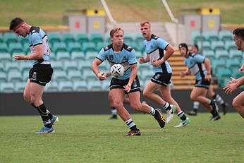 Sharks SG Ball Skippers Tom DeMeio unloads a deadly pass at Leichhardt Oval (Photo : Steve Montgomery / ourFootyTeam.com)