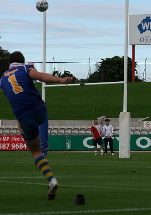 Simon Maslanka has a shot - Arrive alive Cup aCTioN - Marist Kogarah v Kiama HS (Photo's : ourfooty media)