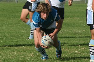 Monty runs the ball - Sharks u15's Vs SWSAS (Photo : ourfooty media)