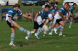 Rece Davidson kick off for the Sharks (Photo : ourfooty media)