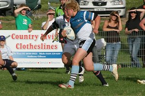 Tom runs it straight - Sharks u15's Vs SWSAS (Photo : ourfooty media) 