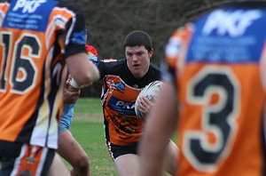 Chad weaving thru traffic - De la Salle vs Yarrawarra Tigers Rnd 10 (Photo : ourfooty media)