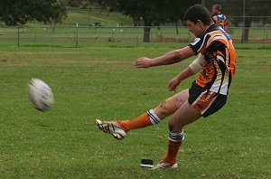 then the kick - De la Salle vs Yarrawarra Tigers Rnd 10 (Photo : ourfooty media)