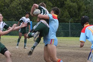Tubbsy tackles the Como players - De La Salle Vs Como Crocodiles u 17's Rnd 15 (Photo : ourfooty media)