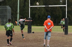 Adds the 2 points - De La Salle Vs Como Crocodiles u 17's Rnd 15 (Photo : ourfooty media)