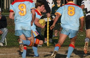 Andrew Montgomery goes for a run on his wing - Cron - Caringbah Vs de La Salle U 15A's Rnd 16 - (Photo : ourfooty media)