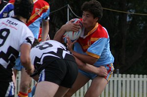 Jesse fay gets hammered by the Sharks defender - De La Vs Cronulla U 15A's (Photo : ourfooty media)