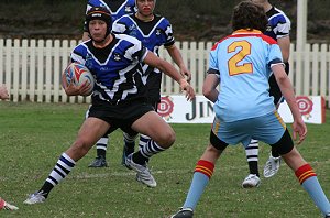 Scott Sorensen runing thru' traffic - De La Salle Vs Cronulla U 15A's (Photo : ourfooty media)