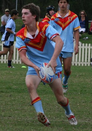 Tom McLennan runs the ball to the De La backs - De La Salle Vs Cronulla U 15A's (Photo : ourfooty media)