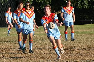 Tom McLenan get De La in to attack - De la vs Gymea U 15a's, Rnd 8 '08 ( Photo : ourfooty media)