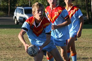 Daniel Small looking for runners - De la vs Gymea U 15a's, Rnd 8 '08 ( Photo : ourfooty media)