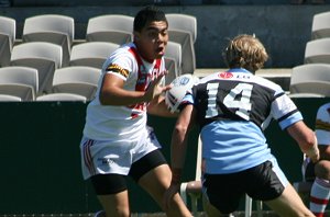 Joey Leatigaga runs at the Sharks defence (Photo : ourfooty media) 