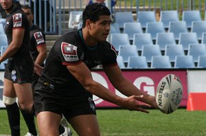 Matthew Wright unloads the footy at Shark Park ( Photo : ourfooty media)