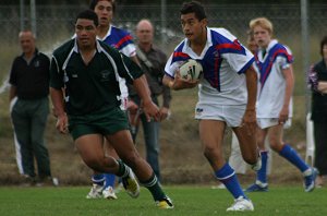Rea Pittman ( Endeavour SHS/Sharks HMC runs forward Under 15's in action Sydney Rugby League Trials ( Photo : ourfooty media)