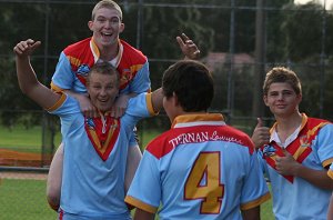De La Salle U16A's help out Brett Kimmorley with his homework (Photo's : ourfooty media)