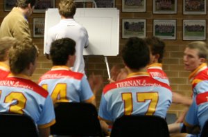 De La Salle U16A's help out Brett Kimmorley with his homework (Photo's : ourfooty media)