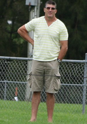 Les Davidson watches the footy De La Salle v Gymea Gorilla's rnd 1 aCTioN (Photo's ourfooty media)