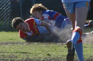 Johnno Spears dives in his 1st try of the day - De La Salle v Engadine Dragons 16A's rnd 15 ACTION (Photo's : ourfootymedia)