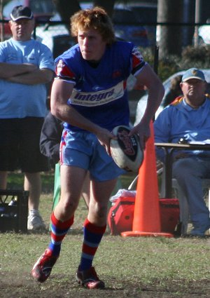 Aaron Bennett plays from dummy - De La Salle v Engadine Dragons 16A's rnd 15 ACTION (Photo's : ourfootymedia)