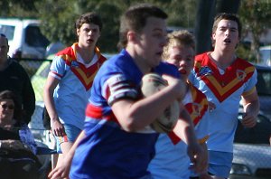 Luke Dodge on the charge - De La Salle v Engadine Dragons 16A's rnd 15 ACTION (Photo's : ourfootymedia)