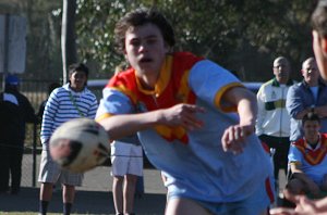 Jacko speers the ball to a flying Jesse Faye - De La Salle v Engadine Dragons 16A's rnd 15 ACTION (Photo's : ourfootymedia)