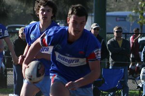 Michael Morris goes for a scoot - De La Salle v Engadine Dragons 16A's rnd 15 ACTION (Photo's : ourfootymedia)