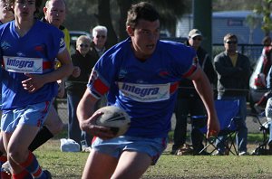 Michael Morris goes for a scoot - De La Salle v Engadine Dragons 16A's rnd 15 ACTION (Photo's : ourfootymedia)