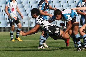 a gr8 pass by the Wests player - Sharks Vs Magpies Matthew's Cup trial @ Shark Park (Photo's : ourfooty media)