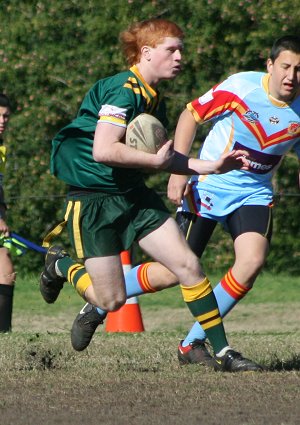 jake brennan goes for a run - De La Salle v Sutherland U17B's in ACTION (Photo's : ourfootymedia)