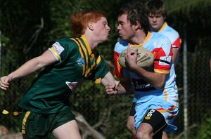 jake brennan goes in hard - De La Salle v Sutherland U17B's in ACTION (Photo's : ourfootymedia)