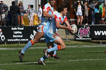 2010 U17A Preliminary Final - De La Salle v Engadine Dragons action (Photo : ourfootymedia)