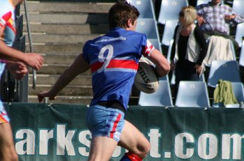 2010 U17A Preliminary Final - De La Salle v Engadine Dragons action (Photo : ourfootymedia)