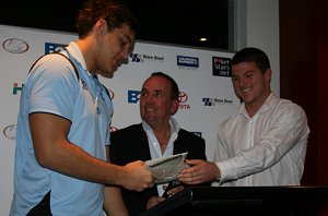 Chad Townsend presents Joel TUBBS with the SG Ball Coaches Award (Photo : ourfootymedia)