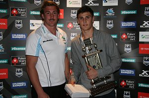 Stewart MILLS with Mattys Cup Player of the Year Award Winner Harry VANDERHART (Photo : OurFootyMedia) 
