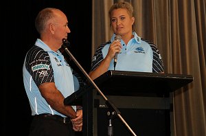 Rob Willis talks to Jillaroo's Captain Ruan  Sims  (Photo : Steve Montgomery)