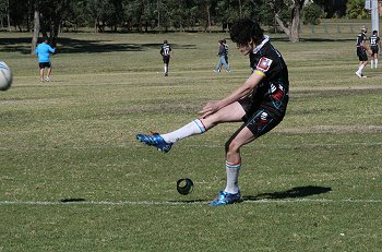 Panters have a shot at goal ( Photo : ourfooty media)