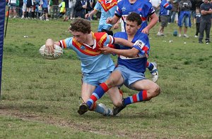 Tommy McLennan get rewarded after his little 20 mt duck & weave to score and put De La Salle in front for the 1st time in the Preliminary Final 