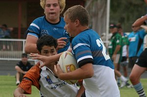 Luke Manahan (De La Salle) running the footy 