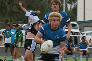 Tom Fry pass the ball 
